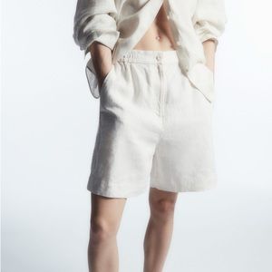 COS elasticated linen shorts
Snow white color
100% linen
Size L